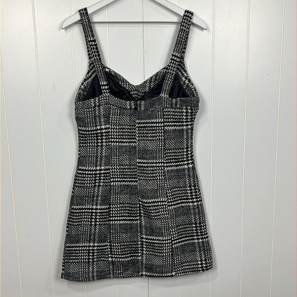 The Free Yoga Womens Jumper M Black White Texture Pattern Lined Back Zip Mini - Picture 11 of 14